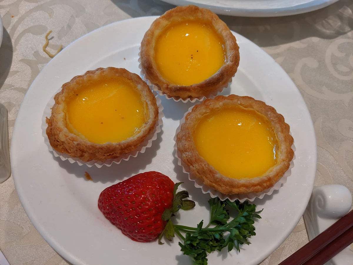 酥皮澳門葡撻 Freshly Baked Egg Tarts in Portuguese Style